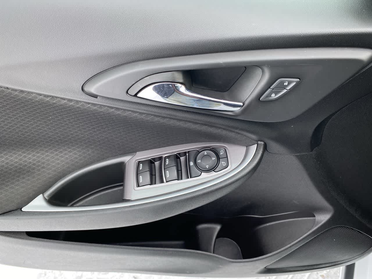 Thumbnail: 2022 Chevrolet Malibu - 19