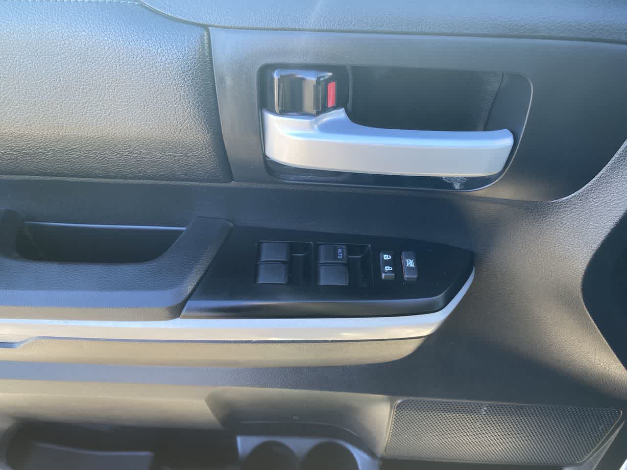 Thumbnail: 2018 Toyota Tundra - 13