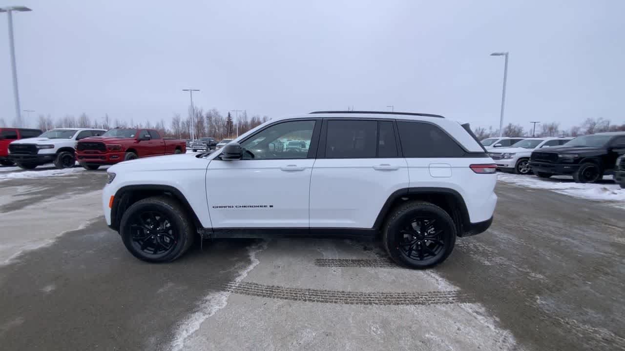 Thumbnail: 2026 Jeep Grand Cherokee - 7