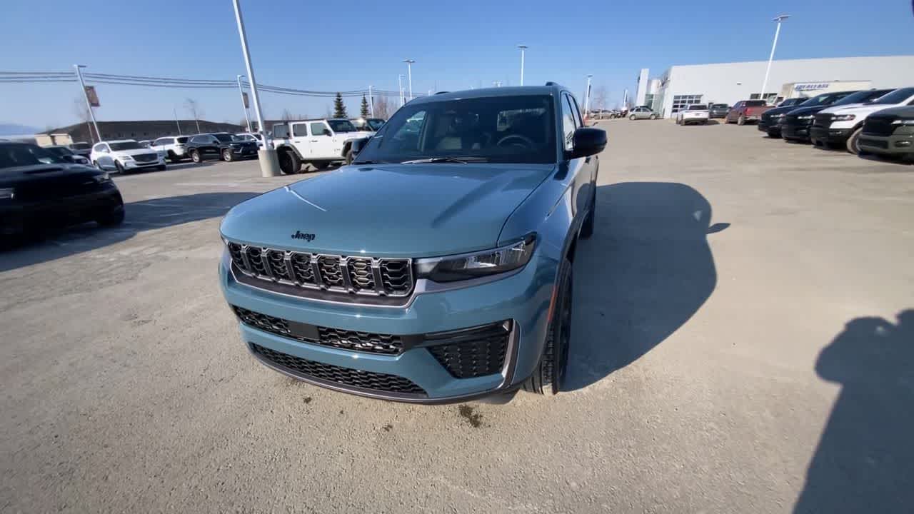 Thumbnail: 2026 Jeep Grand Cherokee - 8