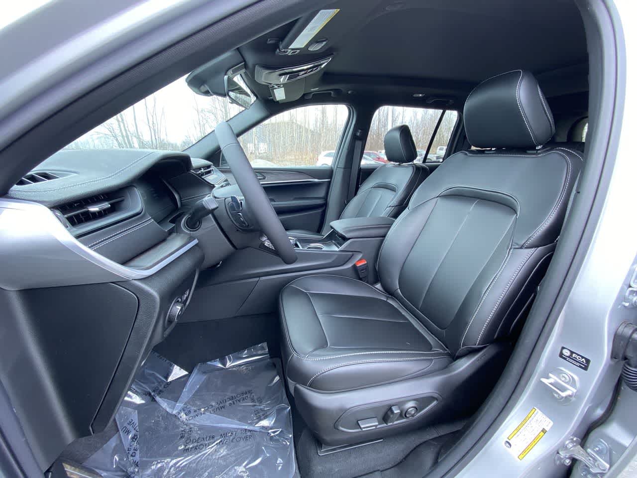 Thumbnail: 2026 Jeep Grand Cherokee - 17