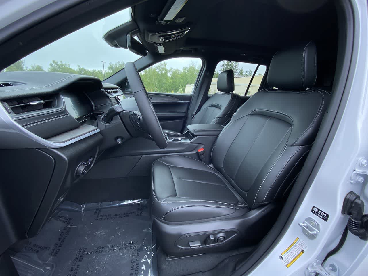 Thumbnail: 2025 Jeep Grand Cherokee - 17
