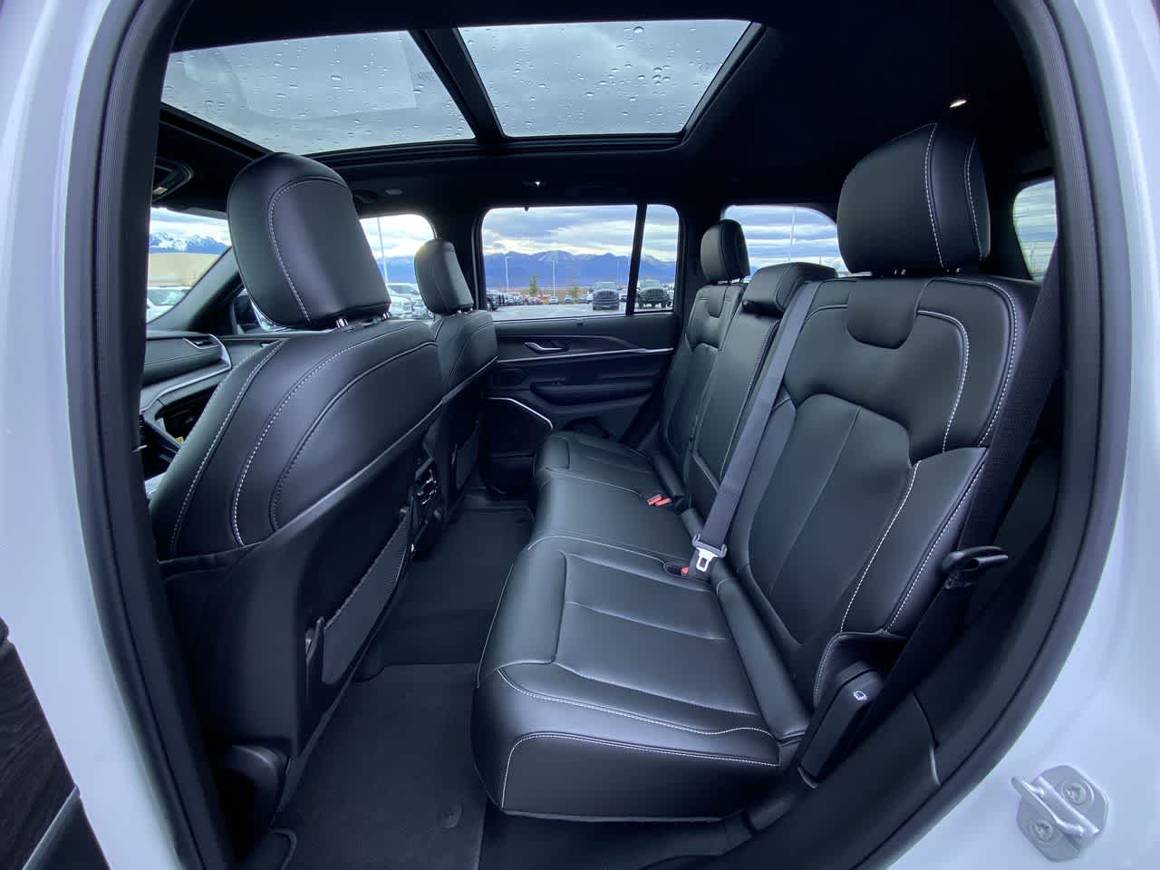 Thumbnail: 2025 Jeep Grand Cherokee - 25