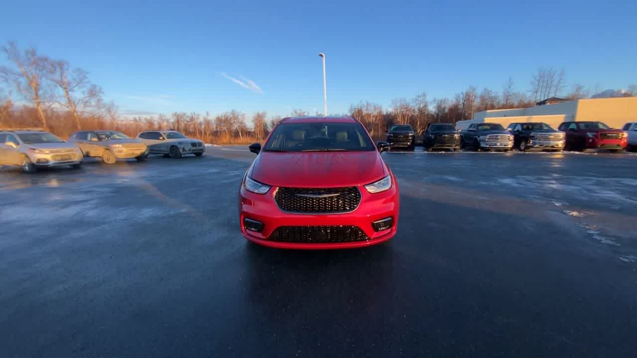 Thumbnail: 2026 Chrysler Pacifica - 12