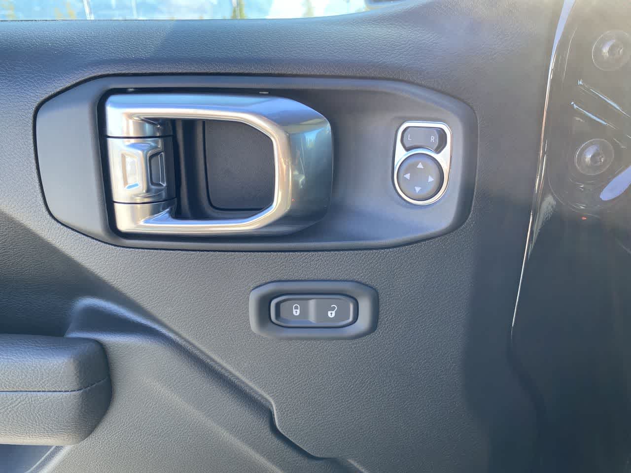 Thumbnail: 2025 Jeep Gladiator - 13