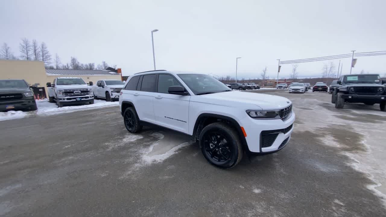 Thumbnail: 2026 Jeep Grand Cherokee - 10