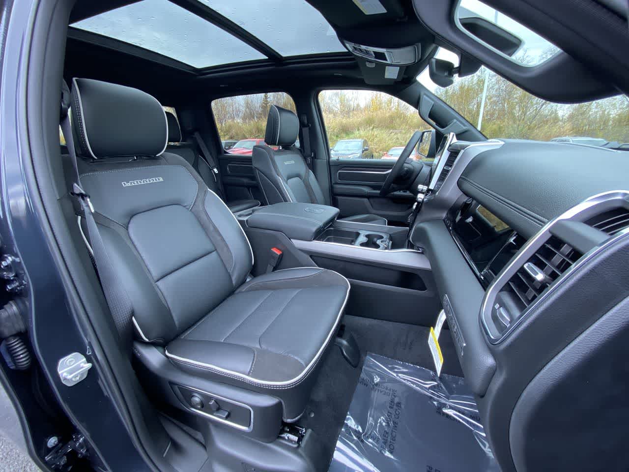 Thumbnail: 2026 RAM 1500 - 33