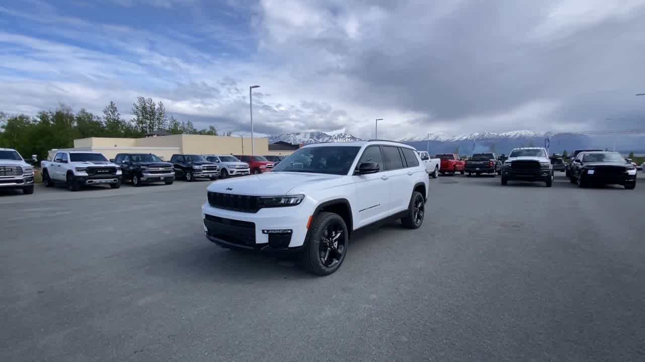 Thumbnail: 2025 Jeep Grand Cherokee - 9