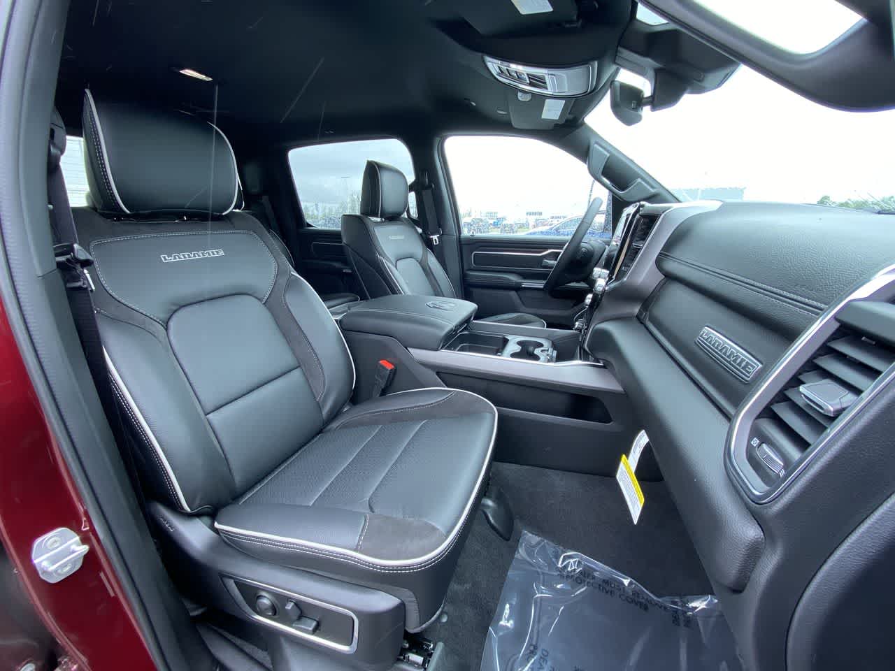 Thumbnail: 2025 RAM 1500 - 32