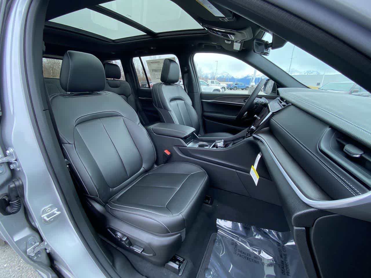 Thumbnail: 2026 Jeep Grand Cherokee - 33
