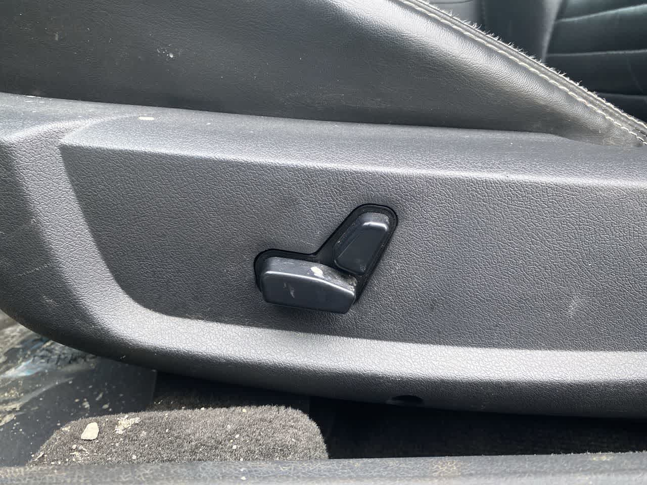 Thumbnail: 2010 Dodge Challenger - 12