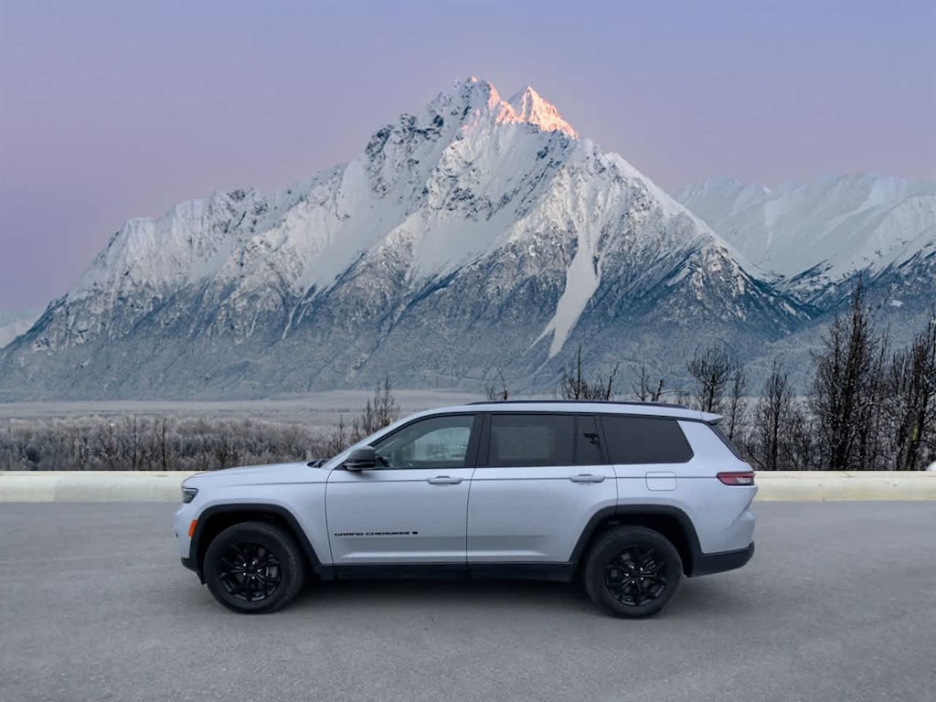 Used 2024 Jeep Grand Cherokee L Laredo SUV