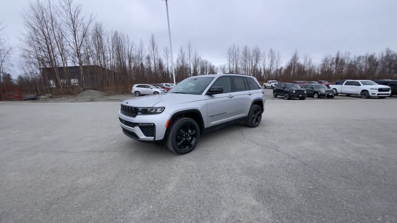 Thumbnail: 2026 Jeep Grand Cherokee - 14