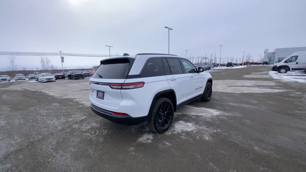 Thumbnail: 2026 Jeep Grand Cherokee - 13