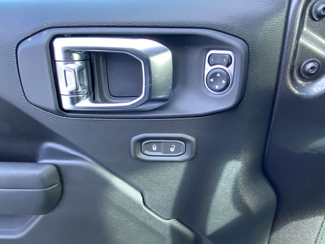 Thumbnail: 2025 Jeep Gladiator - 13