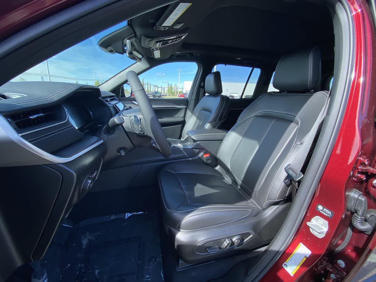 Thumbnail: 2025 Jeep Grand Cherokee - 17