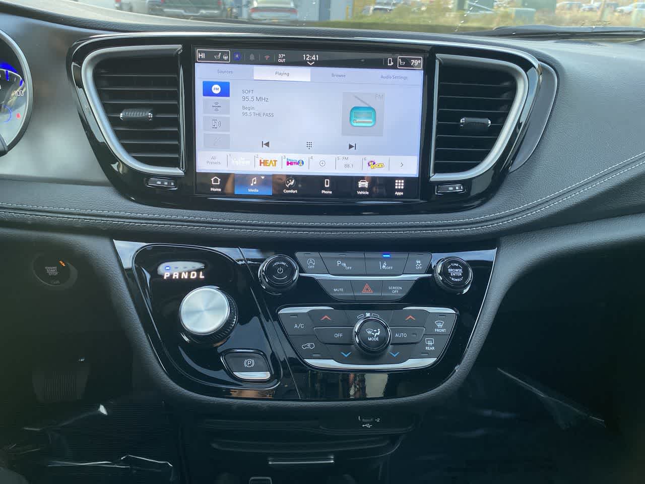 Thumbnail: 2026 Chrysler Pacifica - 16