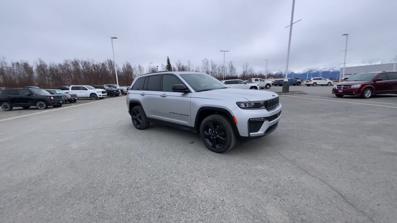 Thumbnail: 2026 Jeep Grand Cherokee - 10