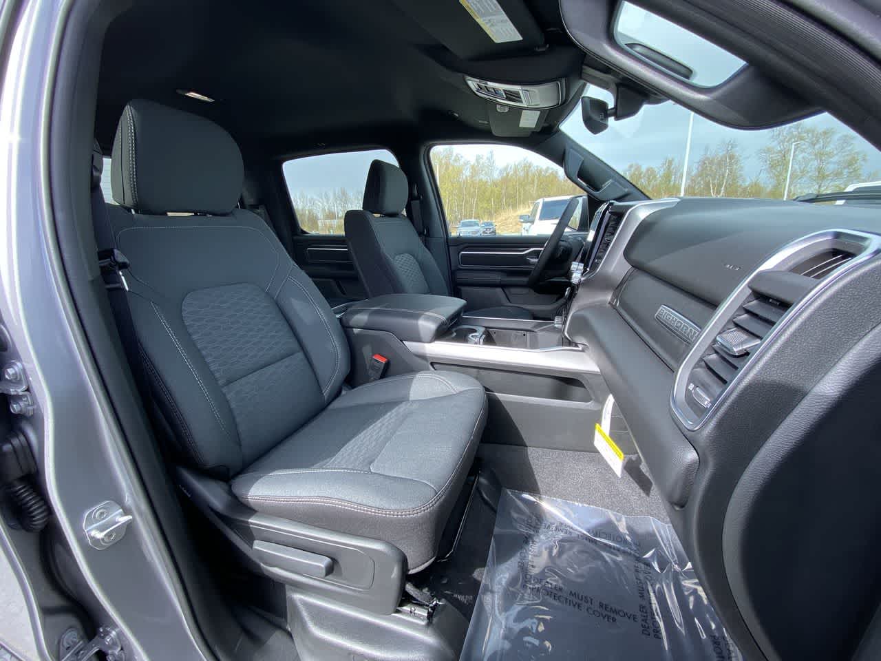 Thumbnail: 2025 RAM 1500 - 32