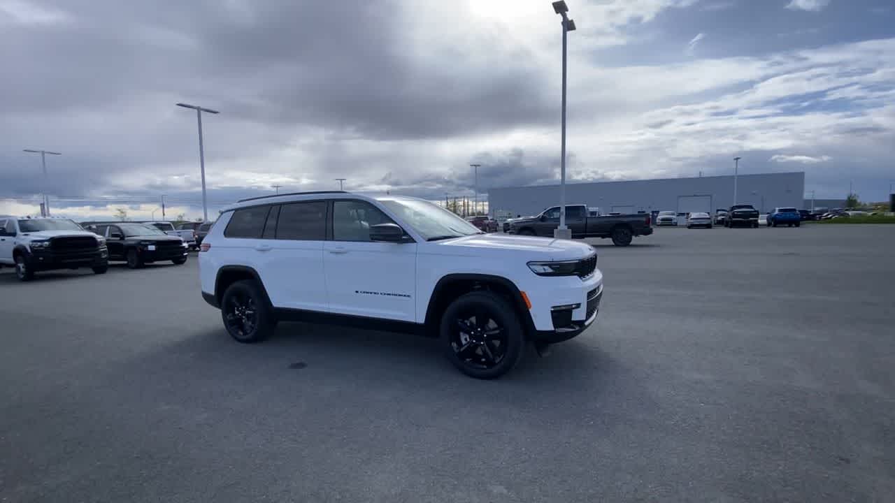 Thumbnail: 2025 Jeep Grand Cherokee - 7