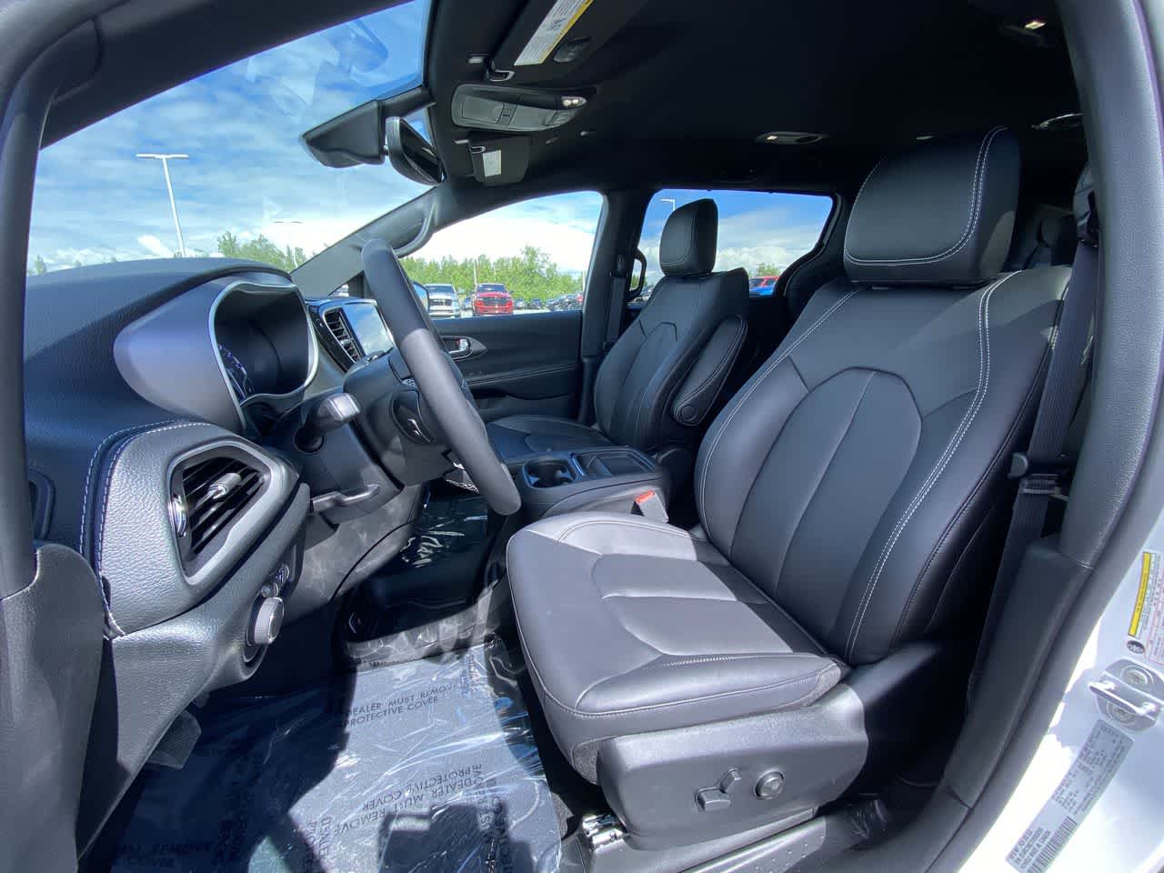 Thumbnail: 2027 Chrysler Pacifica - 11