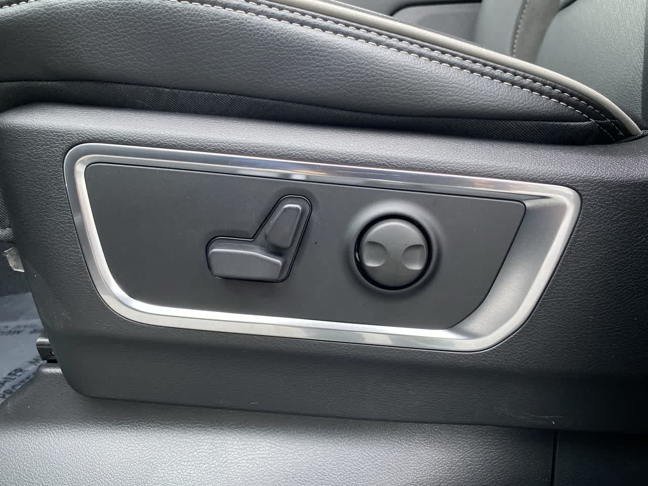 Thumbnail: 2026 RAM 1500 - 18