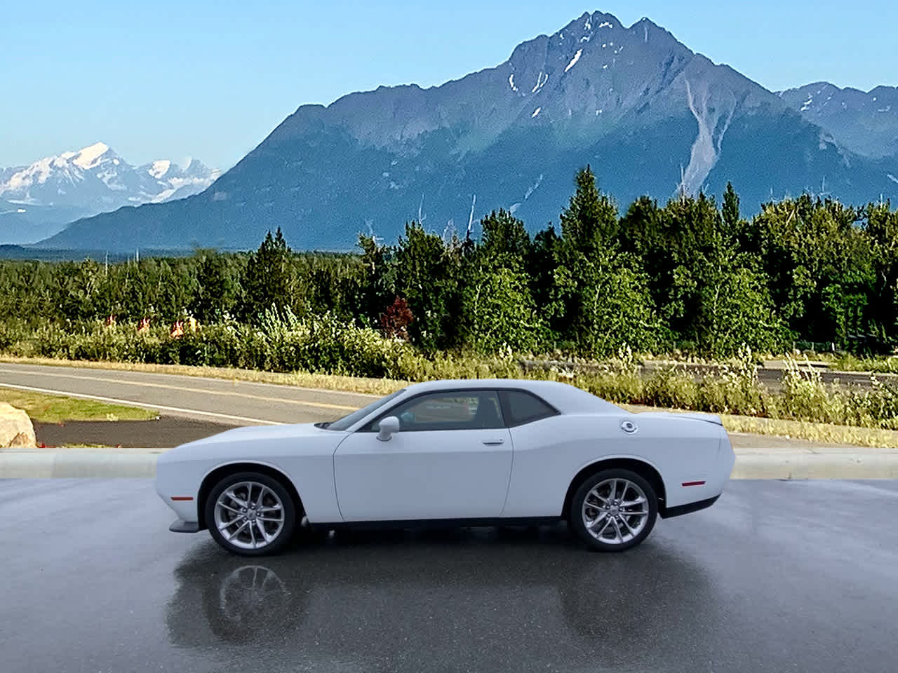2022 Dodge Challenger GT photo 2