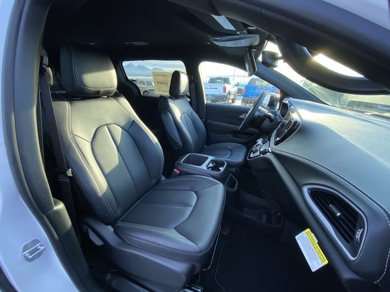 Thumbnail: 2026 Chrysler Pacifica - 26