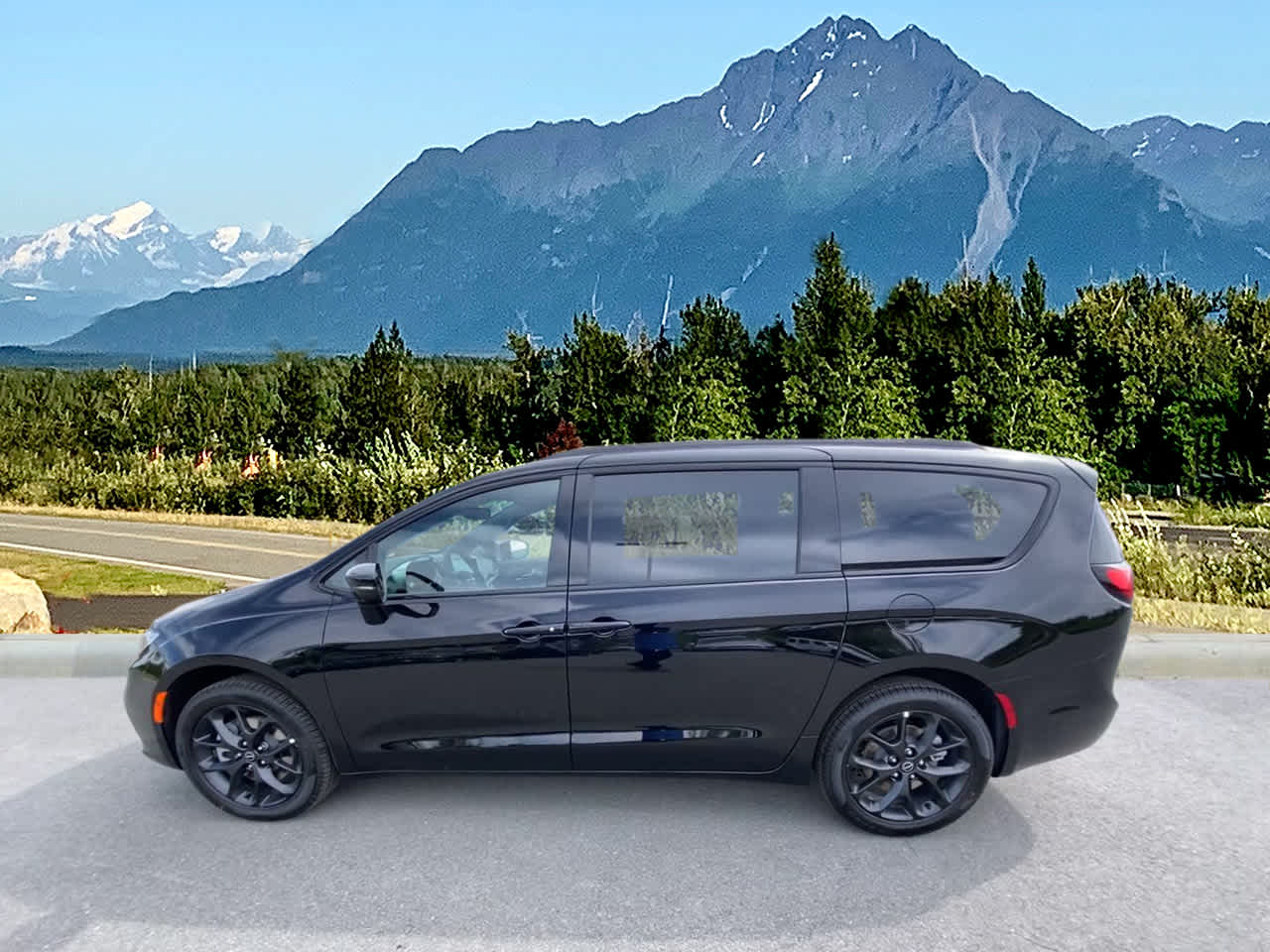 Thumbnail: 2025 Chrysler Pacifica - 2