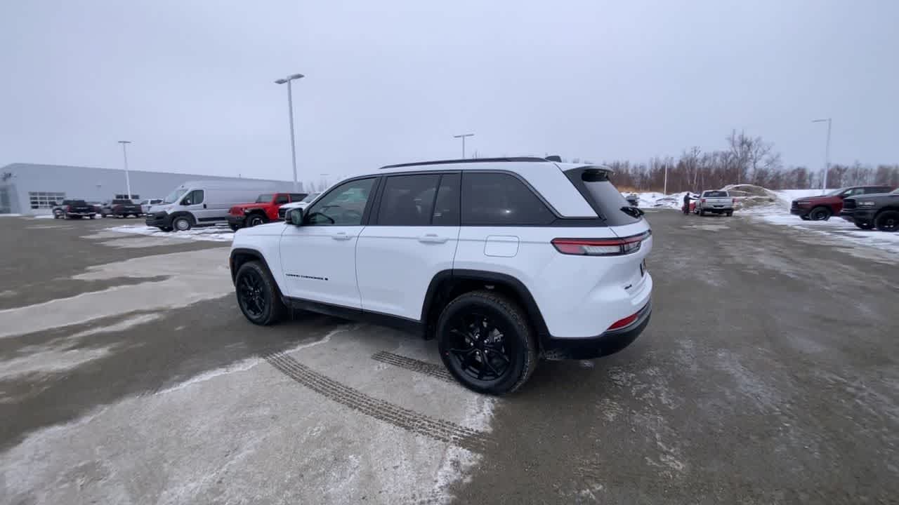 Thumbnail: 2026 Jeep Grand Cherokee - 9