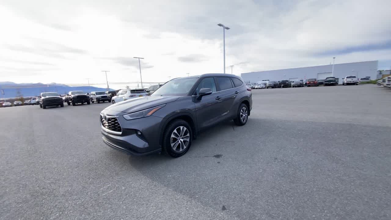 Thumbnail: 2024 Toyota Highlander - 14