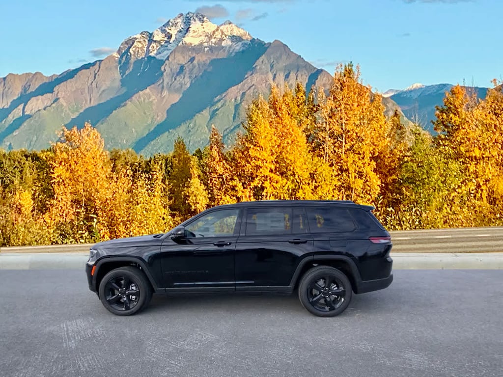 New 2025 Jeep Grand Cherokee L ALTITUDE X 4X4 Sport Utility