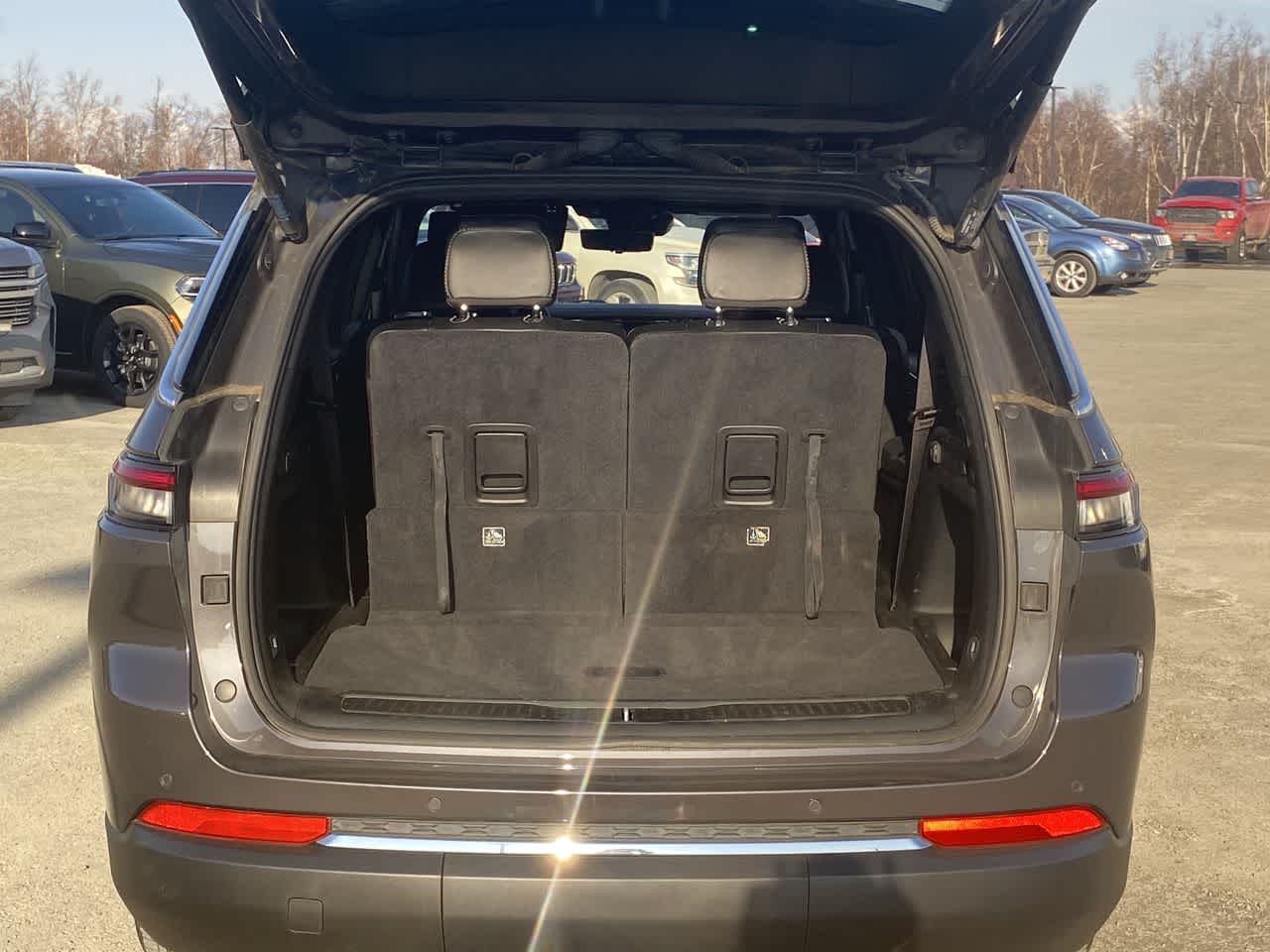 Thumbnail: 2024 Jeep Grand Cherokee L - 27