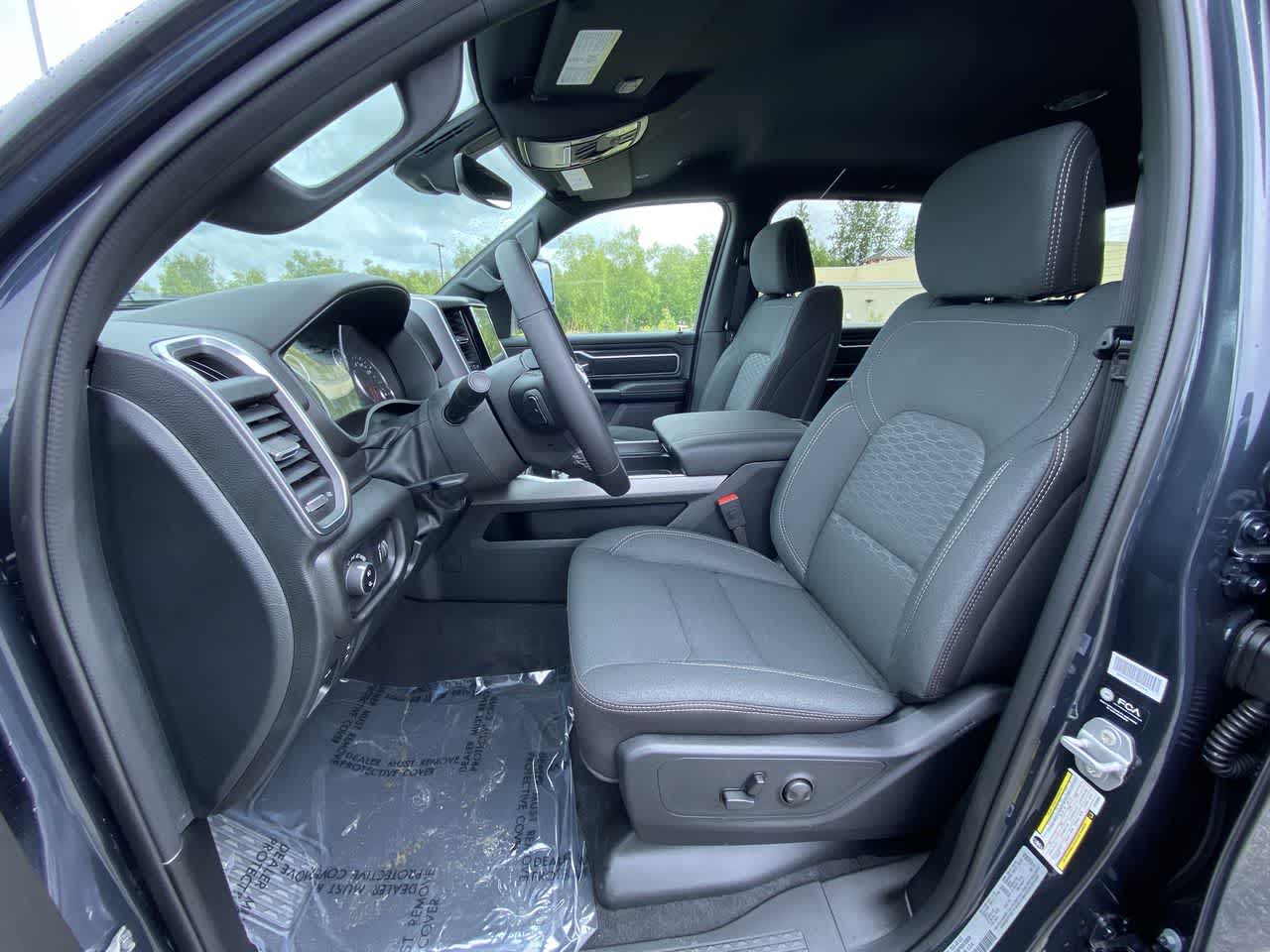 Thumbnail: 2025 RAM 1500 - 17