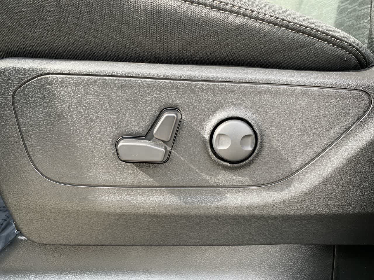 Thumbnail: 2025 RAM 1500 - 18