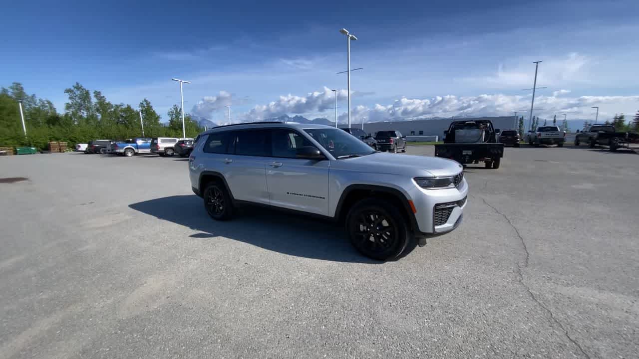 Thumbnail: 2026 Jeep Grand Cherokee - 7