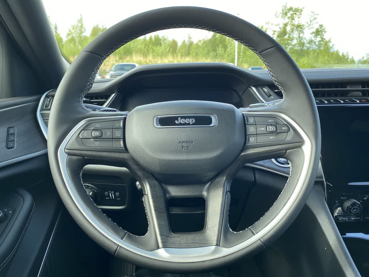 Thumbnail: 2025 Jeep Grand Cherokee - 14