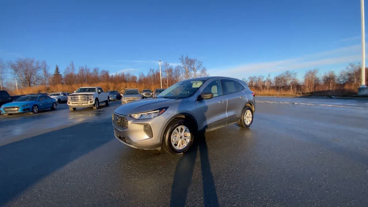 Thumbnail: 2023 Ford Escape - 9