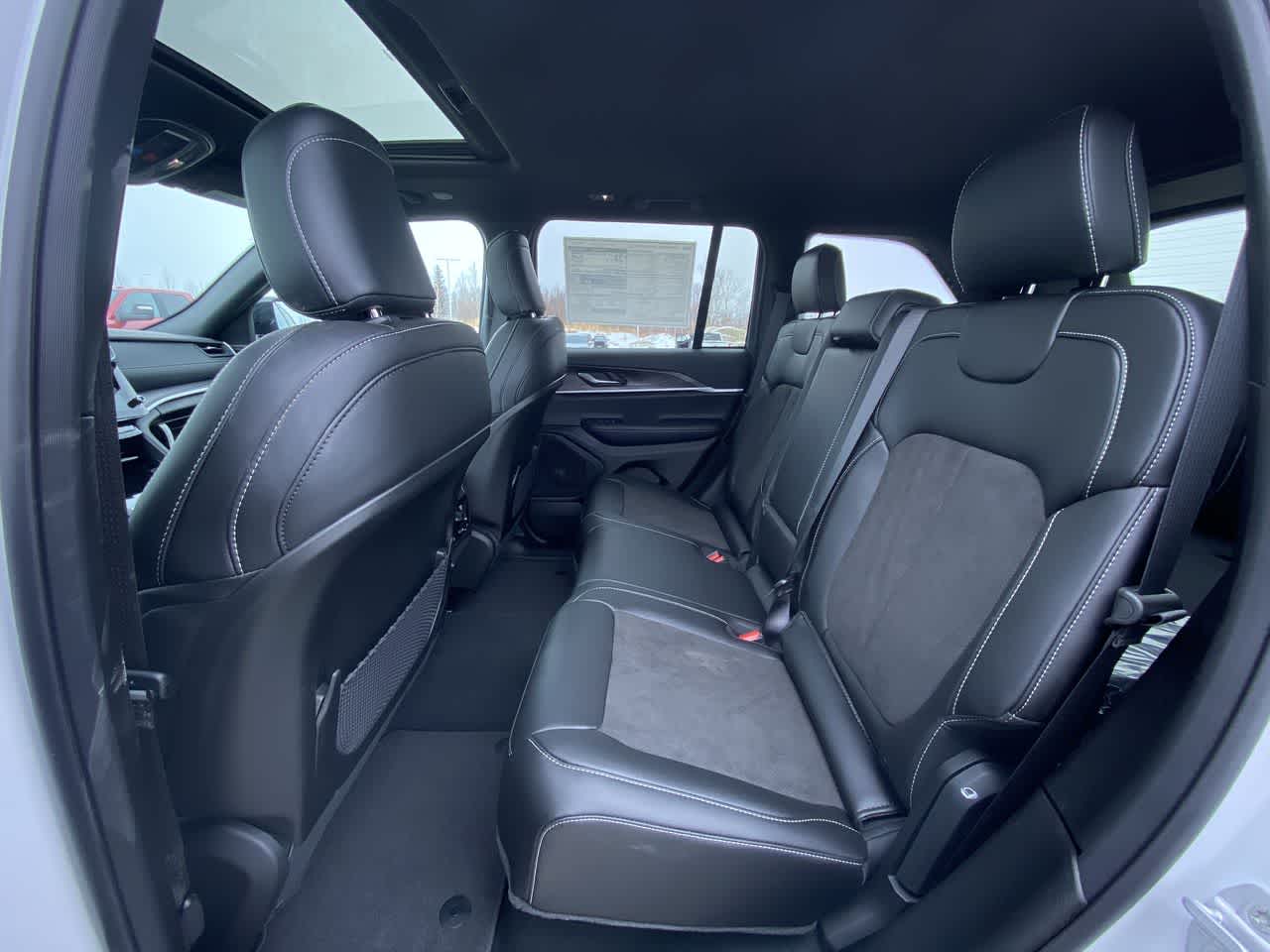 Thumbnail: 2026 Jeep Grand Cherokee - 31