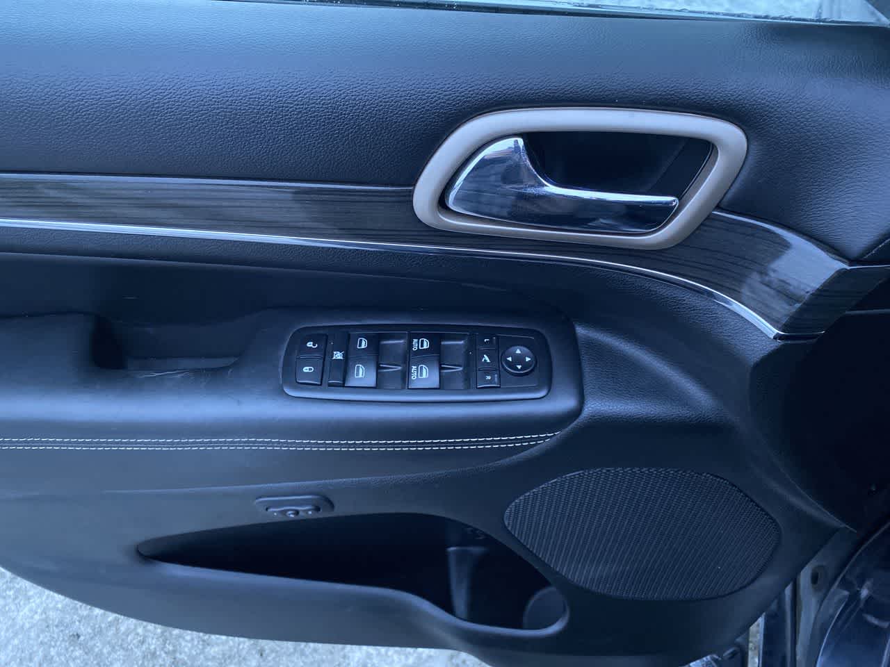 Thumbnail: 2015 Jeep Grand Cherokee - 13