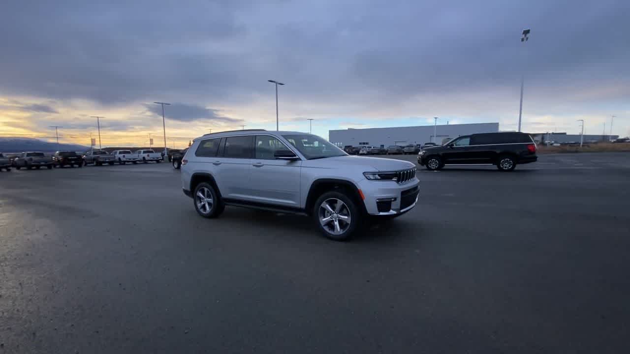 Thumbnail: 2025 Jeep Grand Cherokee - 10