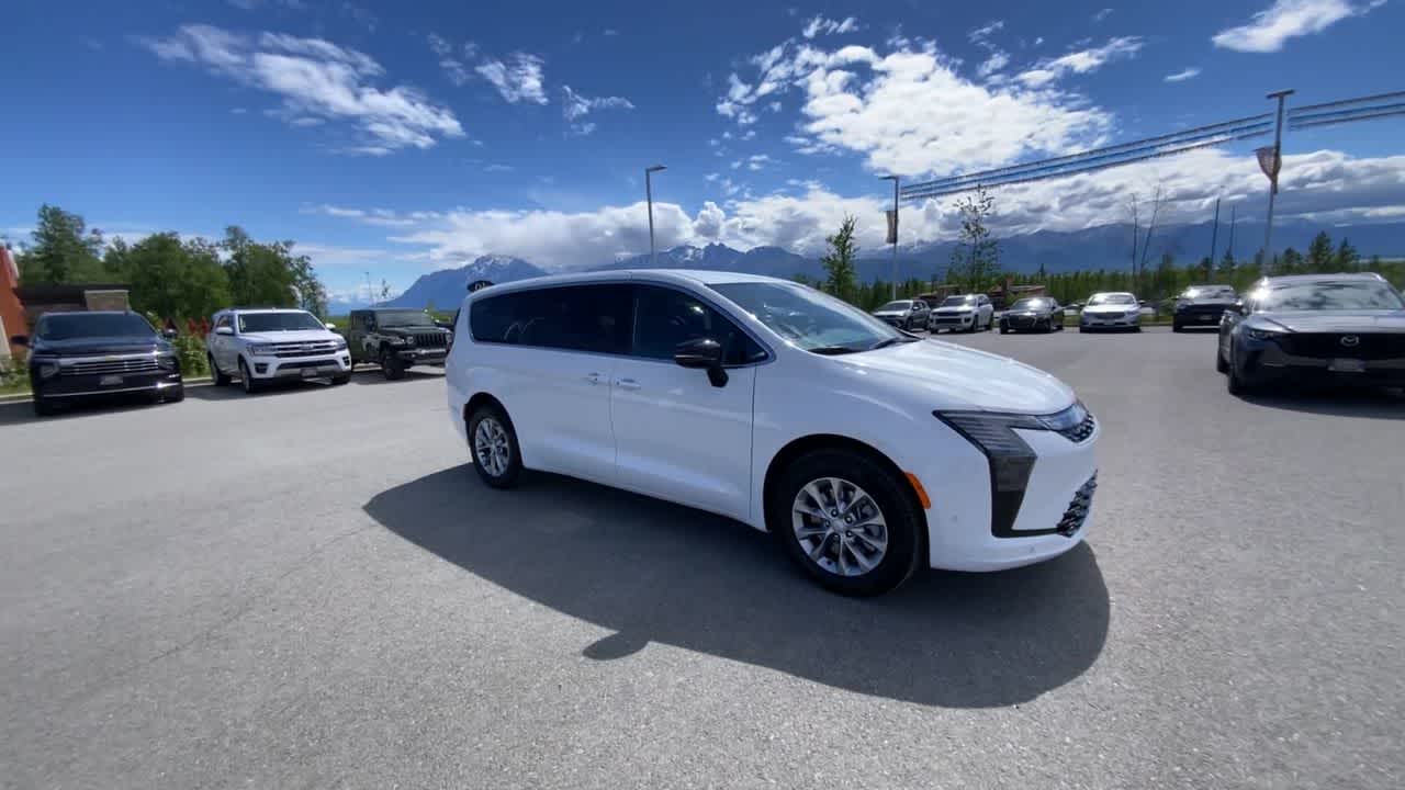 Thumbnail: 2027 Chrysler Pacifica - 7