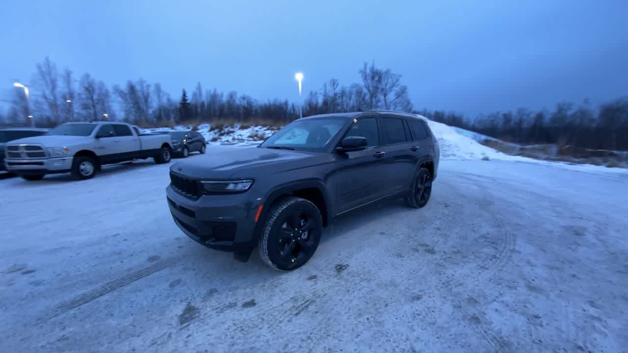 Thumbnail: 2025 Jeep Grand Cherokee - 9