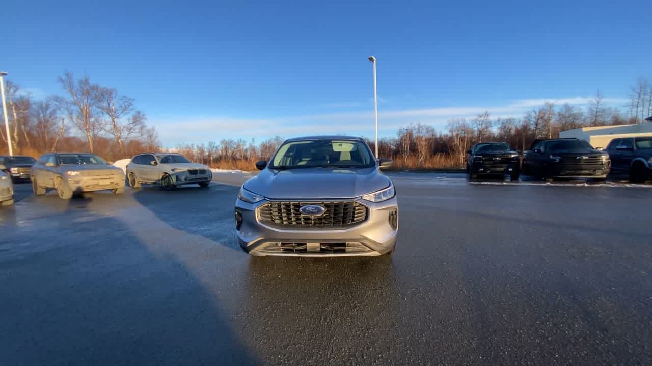 Thumbnail: 2023 Ford Escape - 8