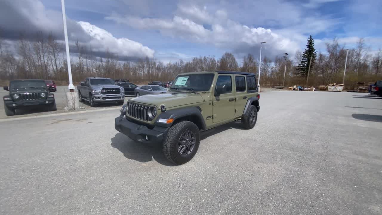 Thumbnail: 2026 Jeep Gladiator - 9