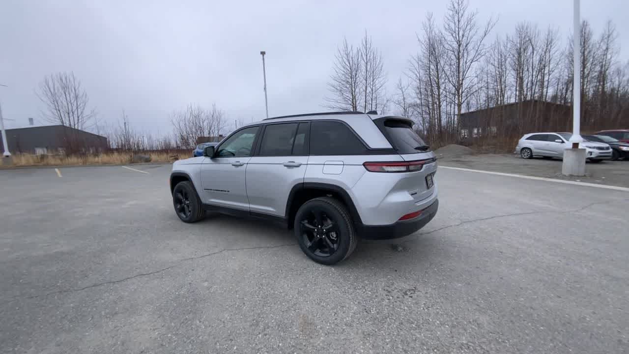 Thumbnail: 2026 Jeep Grand Cherokee - 9