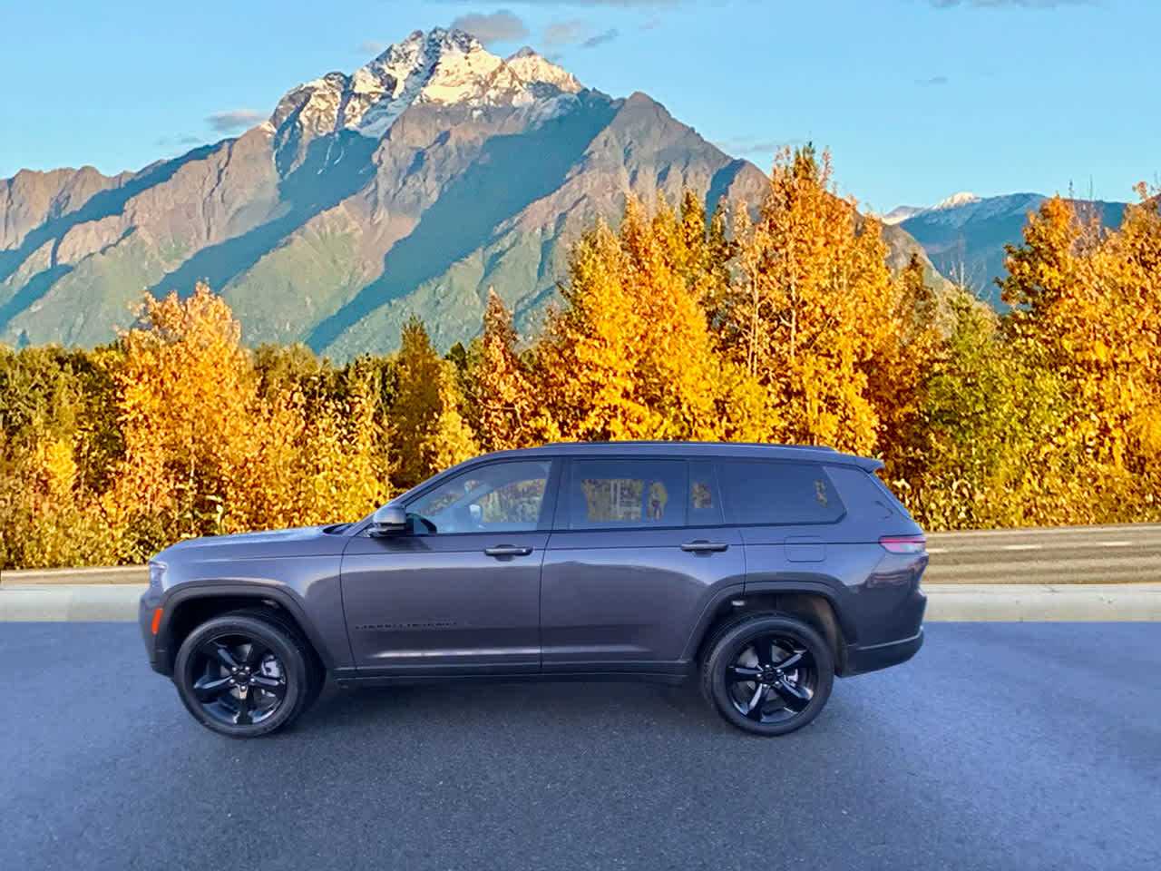 2025 Jeep Grand Cherokee Laredo photo 2