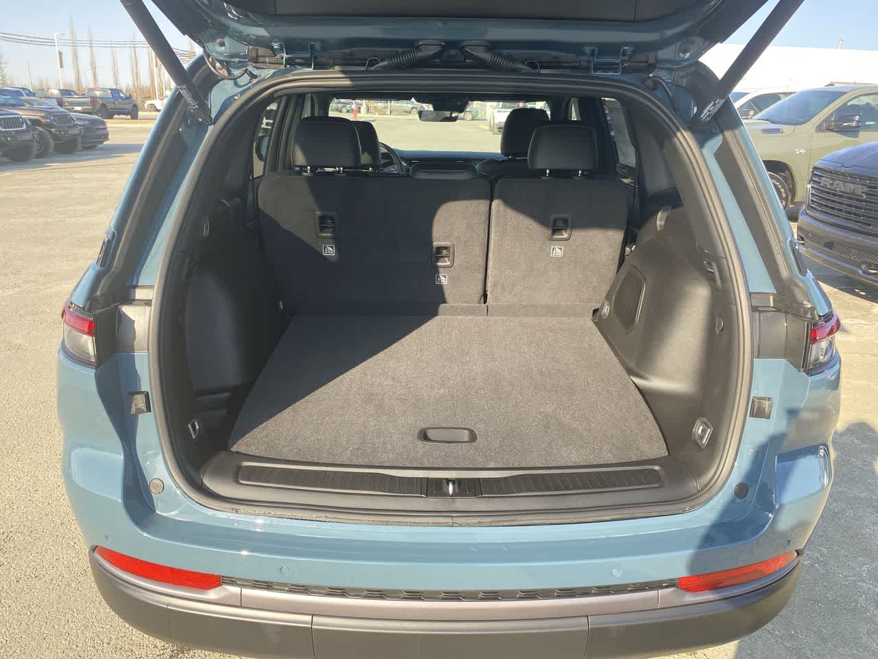 Thumbnail: 2026 Jeep Grand Cherokee - 25