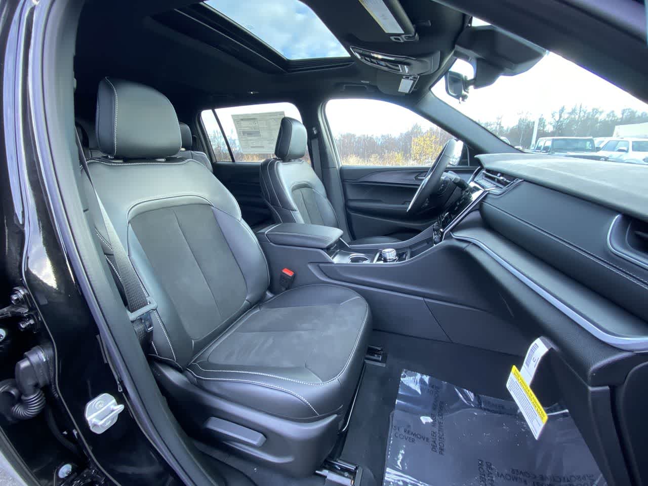 Thumbnail: 2025 Jeep Grand Cherokee - 28