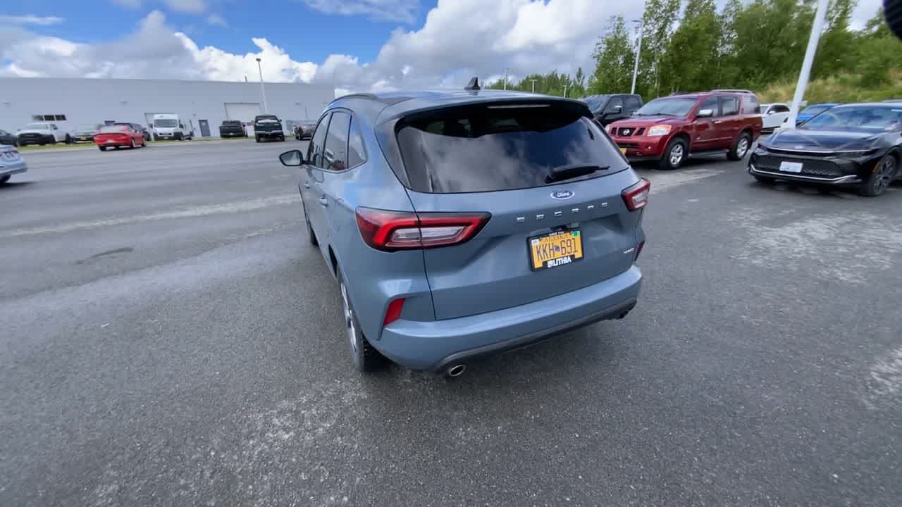 Thumbnail: 2023 Ford Escape - 9